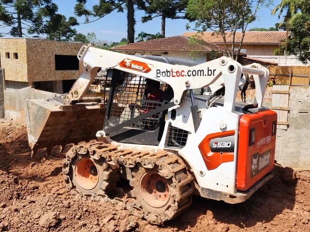 Locação de mini carregadeira Bobcat em Curitiba