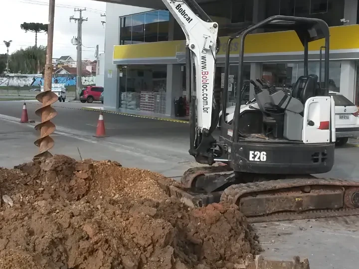 Locação de Mini Escavadeira com Perfuratriz em Curitiba