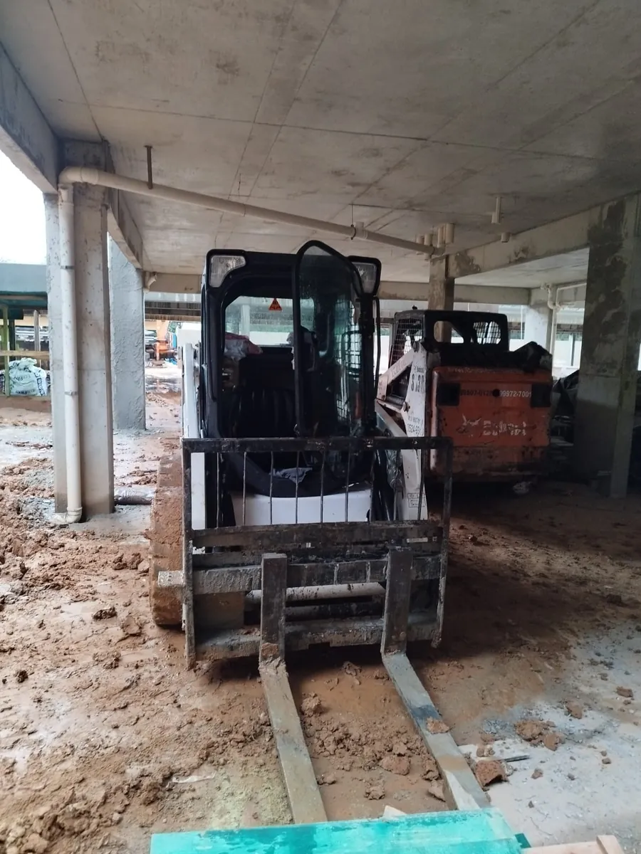 Locação de garfo paleteiro Bobcat em Curitiba