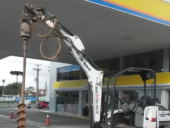 Mini escavadeira Bobcat E26 E27z com perfuratriz trado