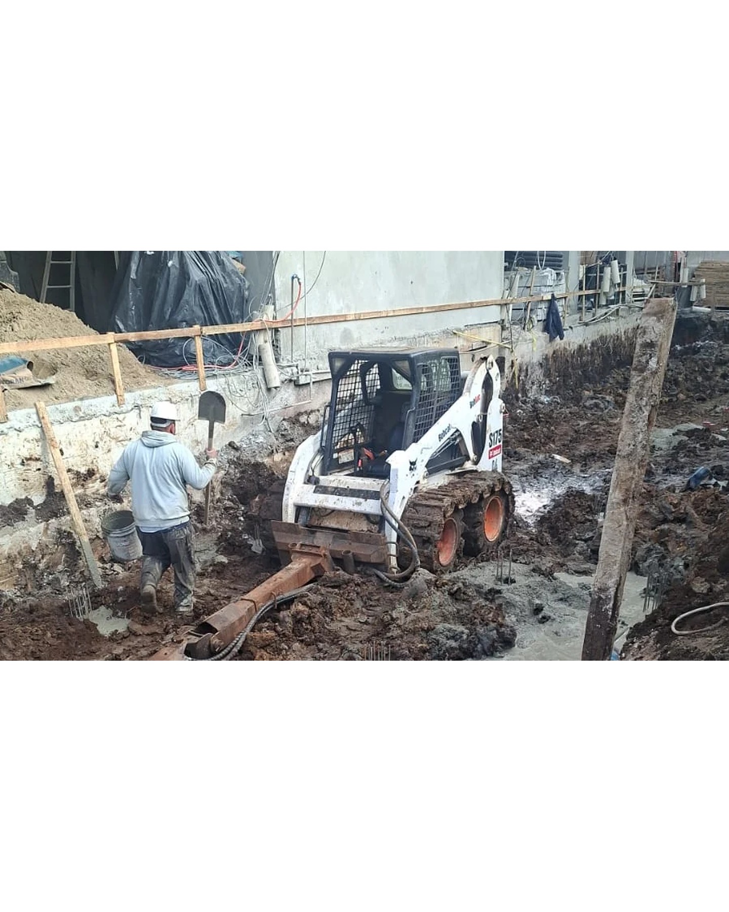 Perfuratriz (trado) para Bobcat: furo de estaca, poste e cerca em Curitiba