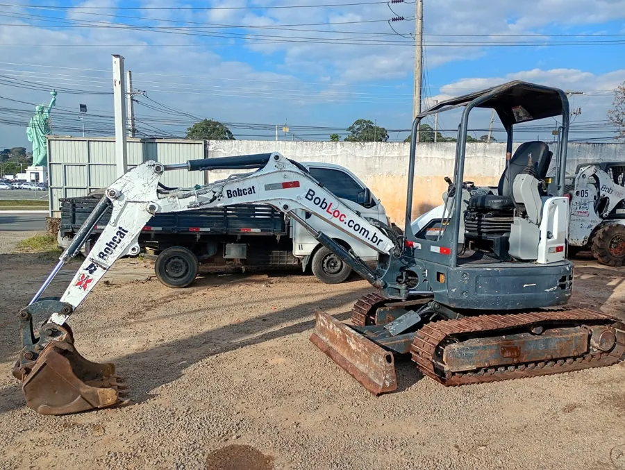 Mini escavadeira Bobcat E26 esteira de aço usada à venda em Curitiba, foto 4