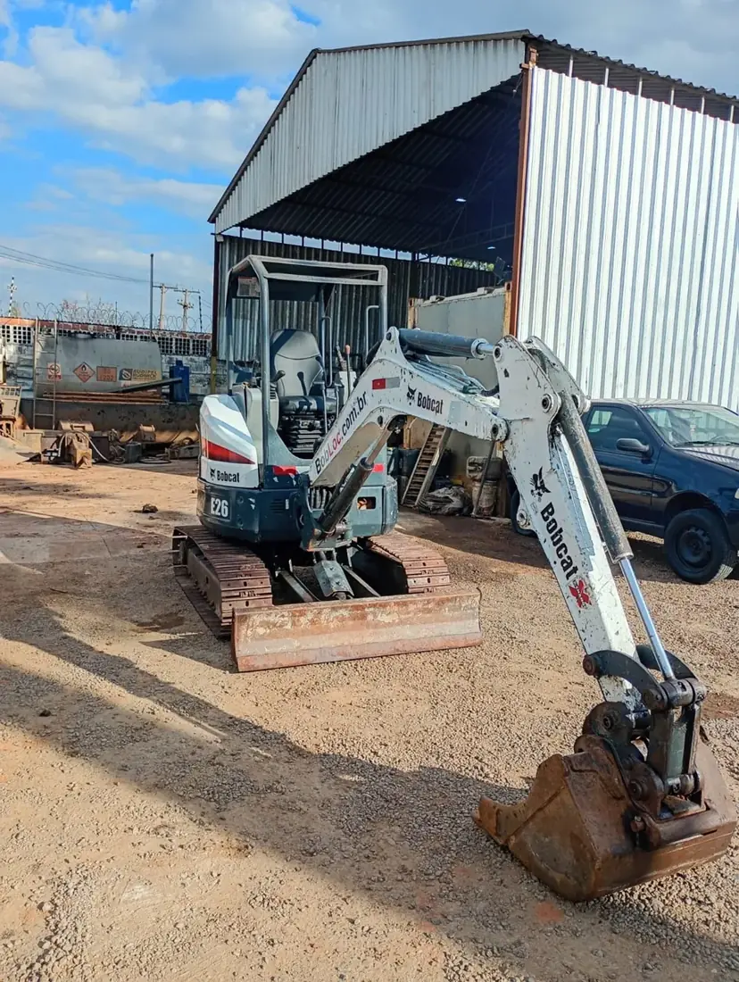 Mini escavadeira Bobcat E26 esteira de aço usada à venda em Curitiba, foto 5