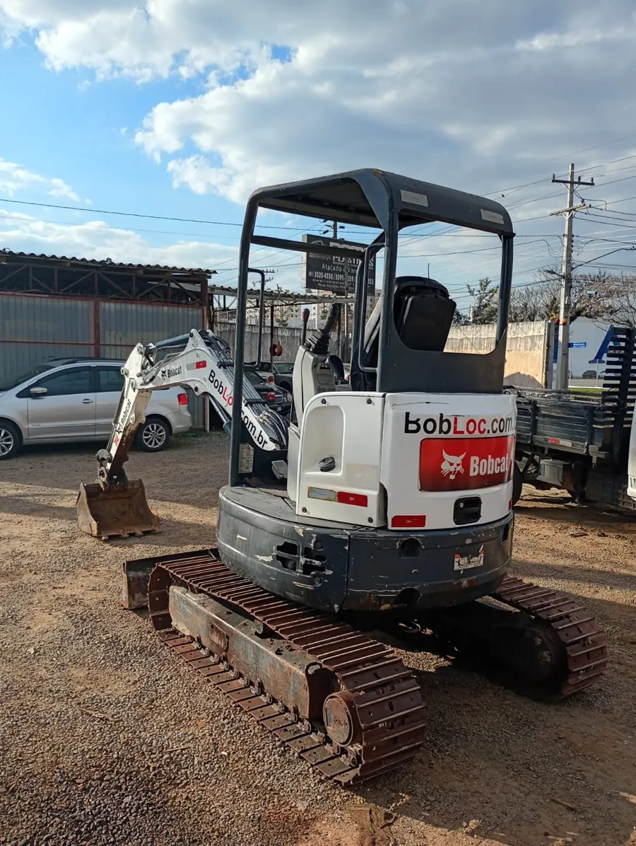 Mini escavadeira Bobcat E26 esteira de aço usada à venda em Curitiba, foto 6