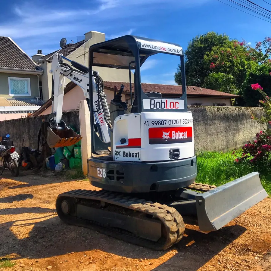 Mini escavadeira Bobcat E26 esteira de borracha usada à venda em Curitiba, foto 2