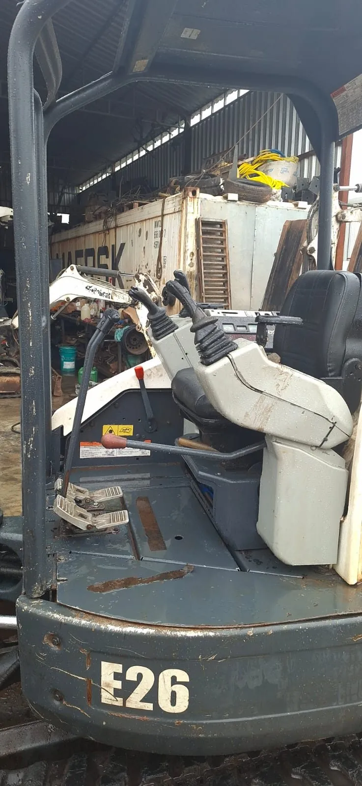 Mini escavadeira Bobcat E26 esteira de borracha usada à venda em Curitiba, foto 6