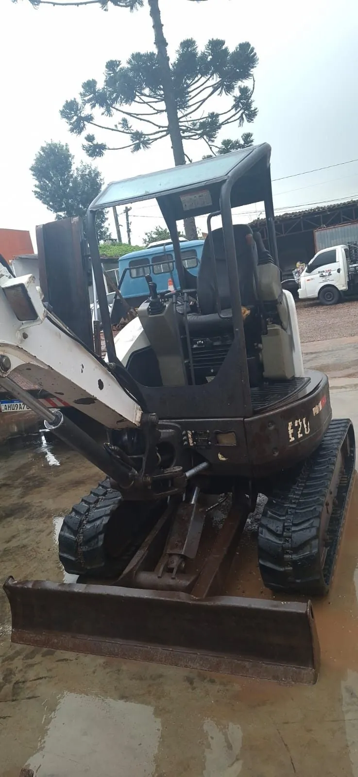 Mini escavadeira Bobcat E26 2013 usada à venda em Curitiba, foto 3
