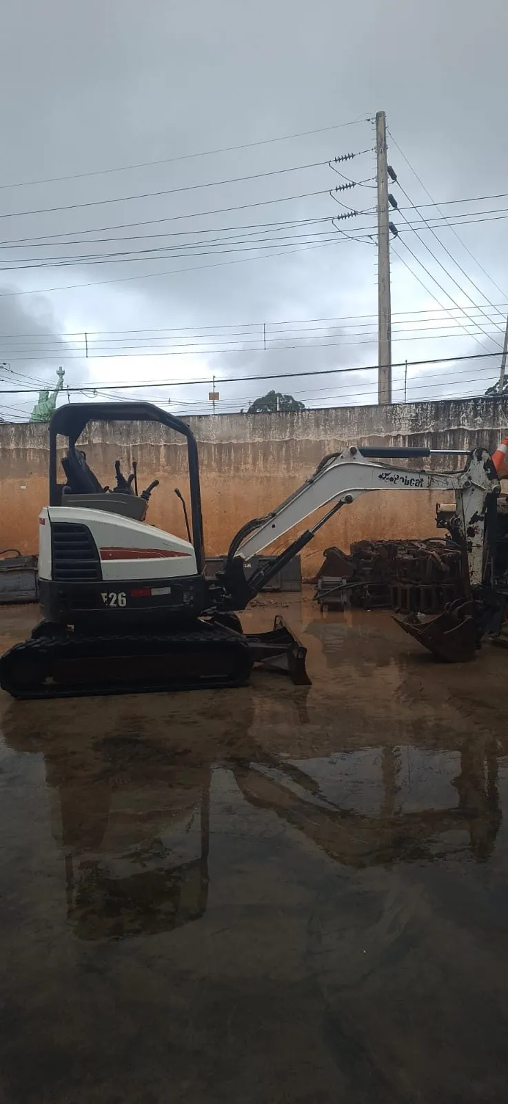 Mini escavadeira Bobcat E26 2013 usada à venda em Curitiba, foto 5