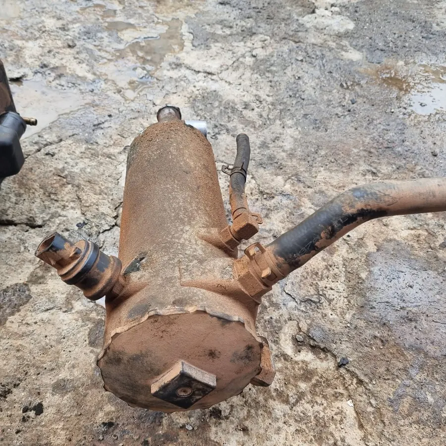 Suporte do compartimento do filtro hidráulico Bobcat S650 à venda em Curitiba