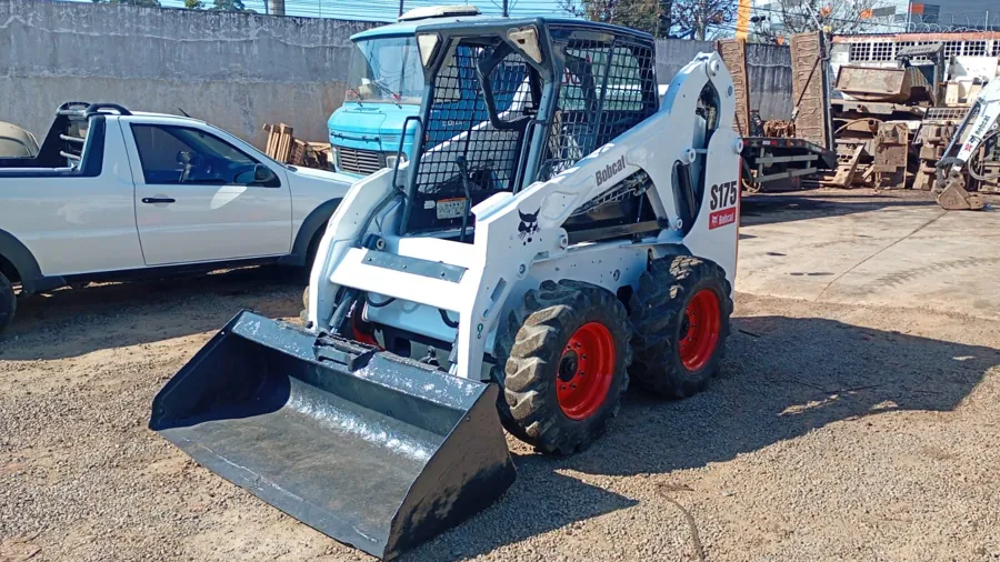 Mini carregadeira Bobcat S175 usada à venda em Curitiba — frota Bob Loc