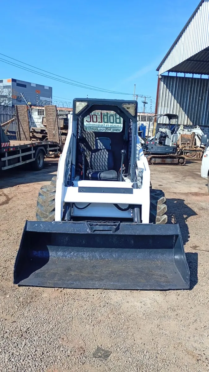 Mini carregadeira Bobcat S175 2012 usada à venda em Curitiba, foto 3