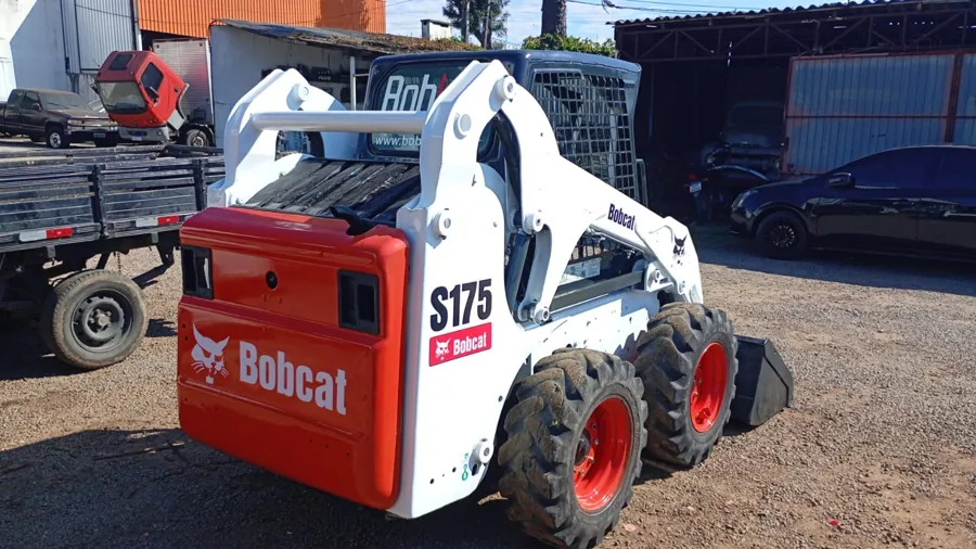 Mini carregadeira Bobcat S175 2012 usada à venda em Curitiba, foto 4