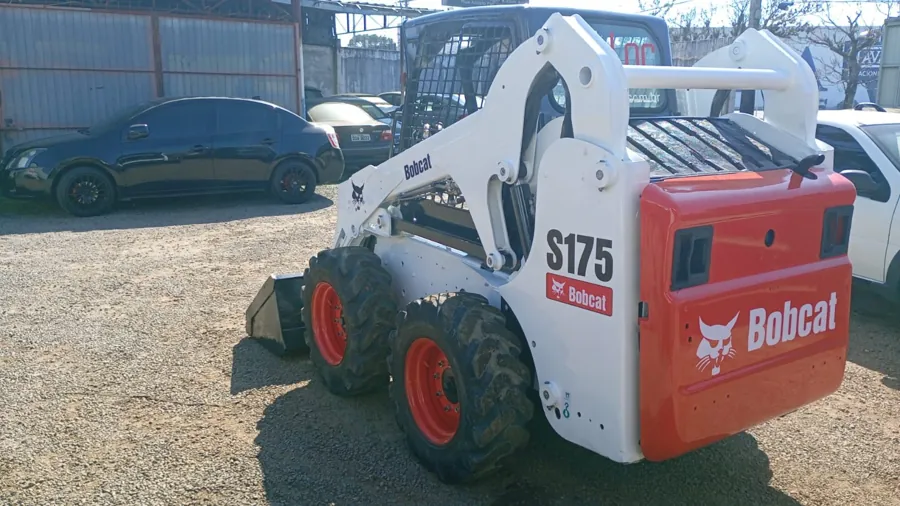 Mini carregadeira Bobcat S175 2012 usada à venda em Curitiba, foto 5