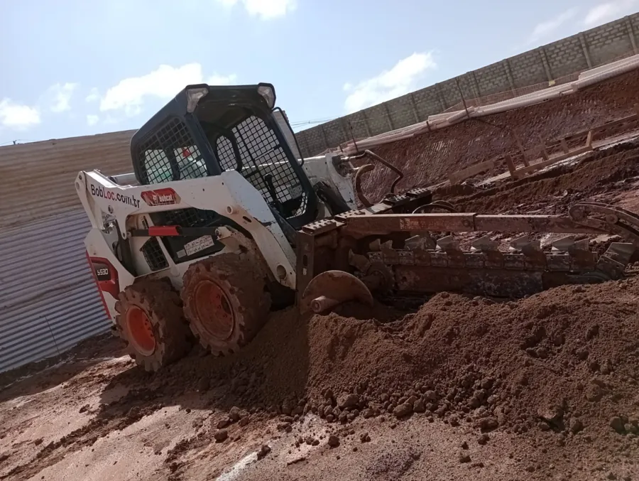 Bobcat com valetadeira em Curitiba e região
